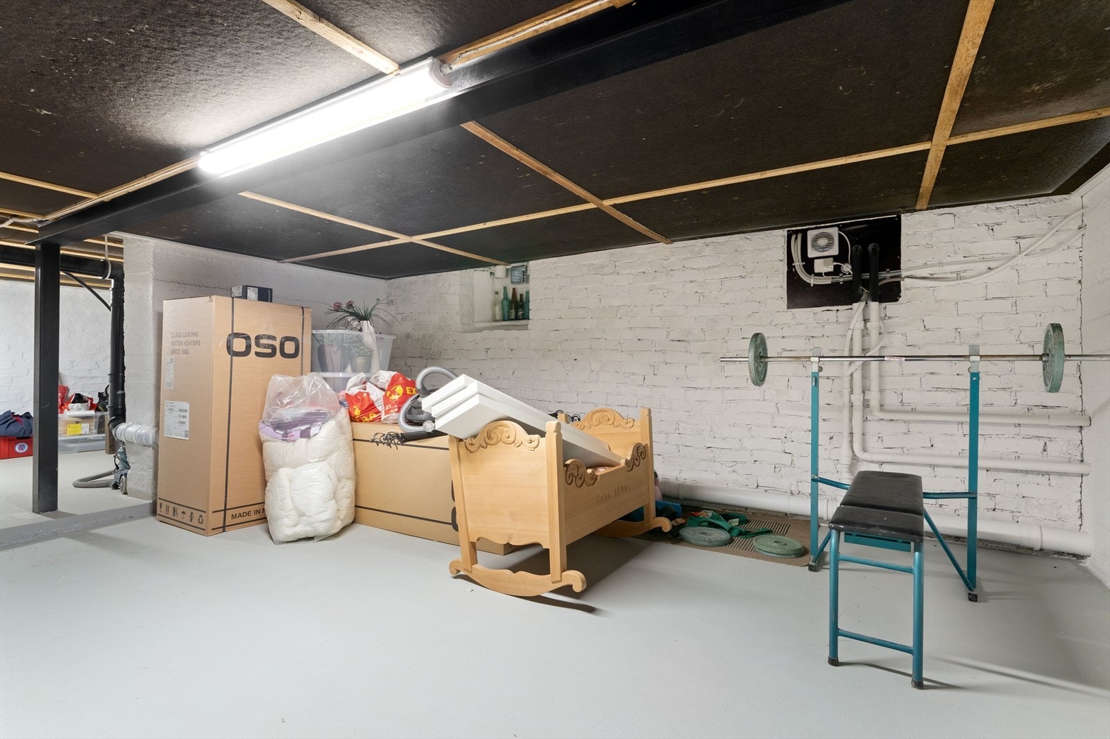 Dagens eier har innredet deler som treningsrom. Galleribilde