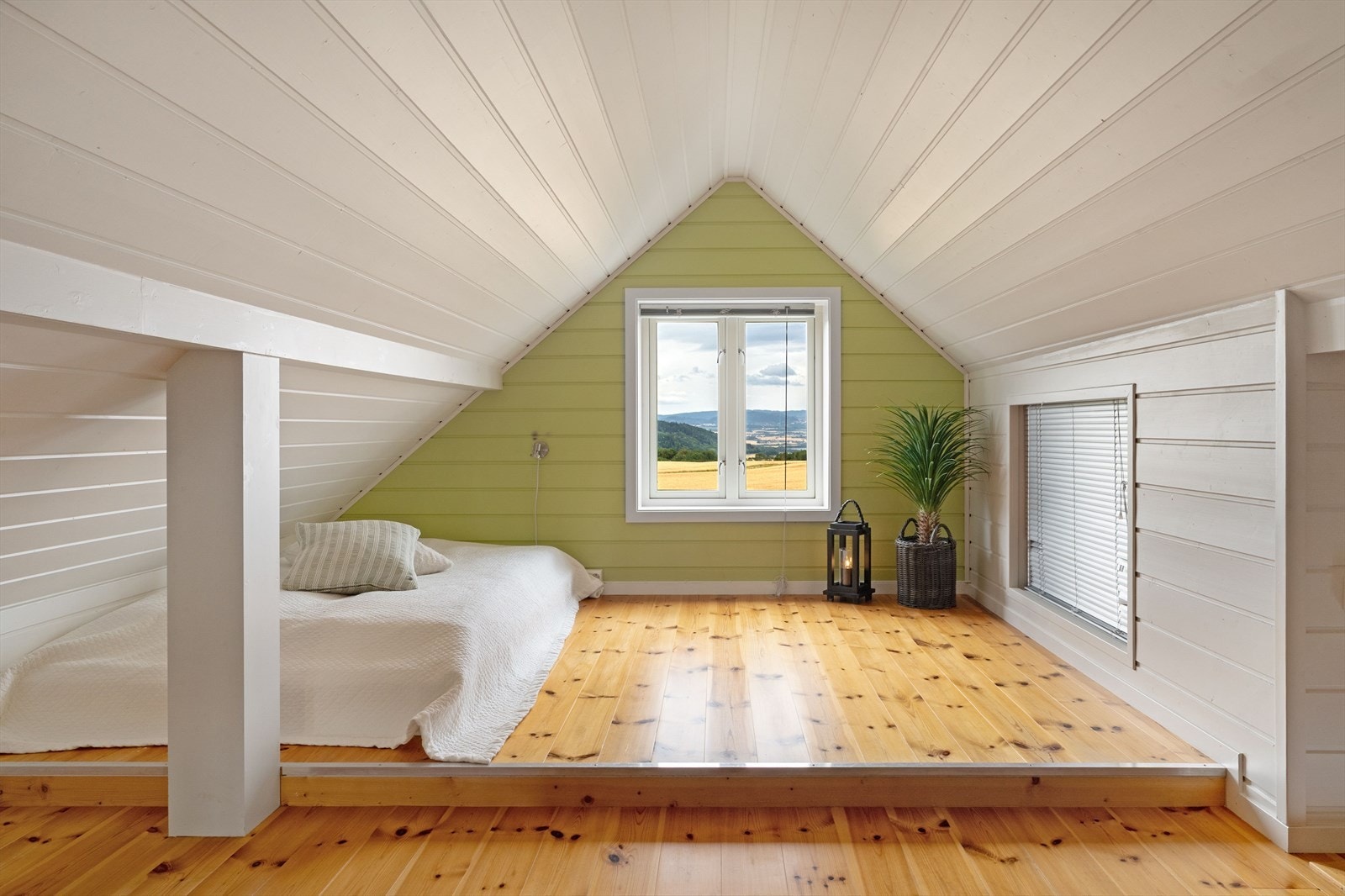 På deler av loftet er det lagt til rette for soverom. Galleribilde