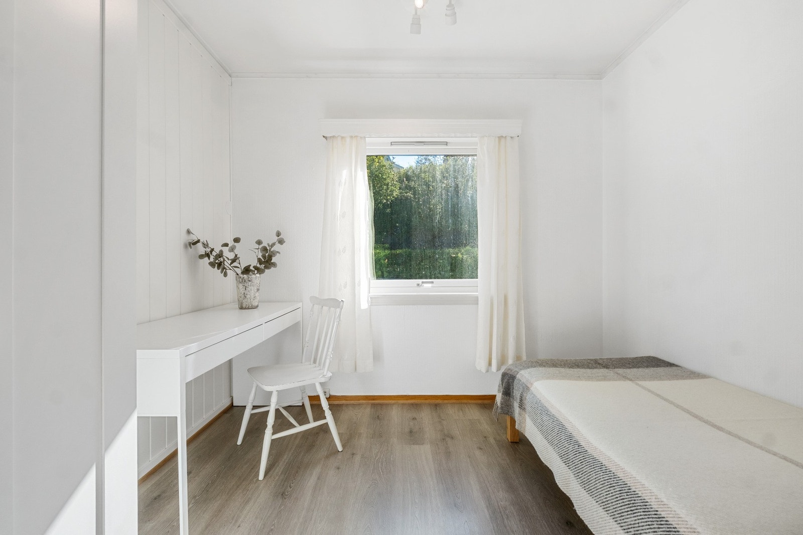 Rommet er innredet som soverom, men er ikke bruksendret hos kommunen. Galleribilde