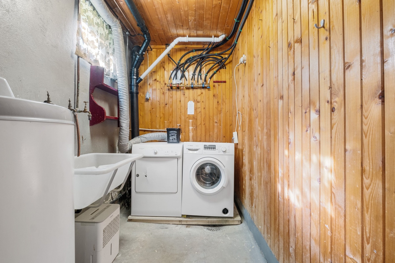 Praktisk vaskerom! Varmtvannsbereder var ny i 2009. Galleribilde