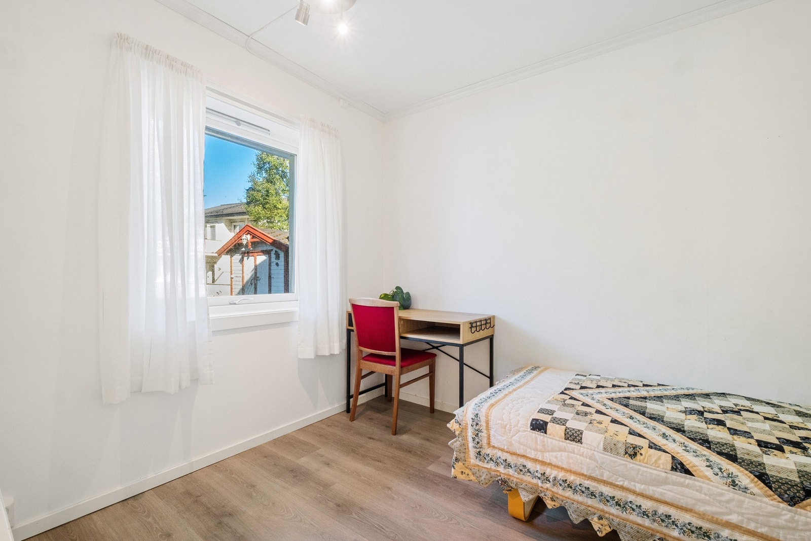 Rommet er innredet som soverom, men er ikke bruksendret hos kommunen. Galleribilde