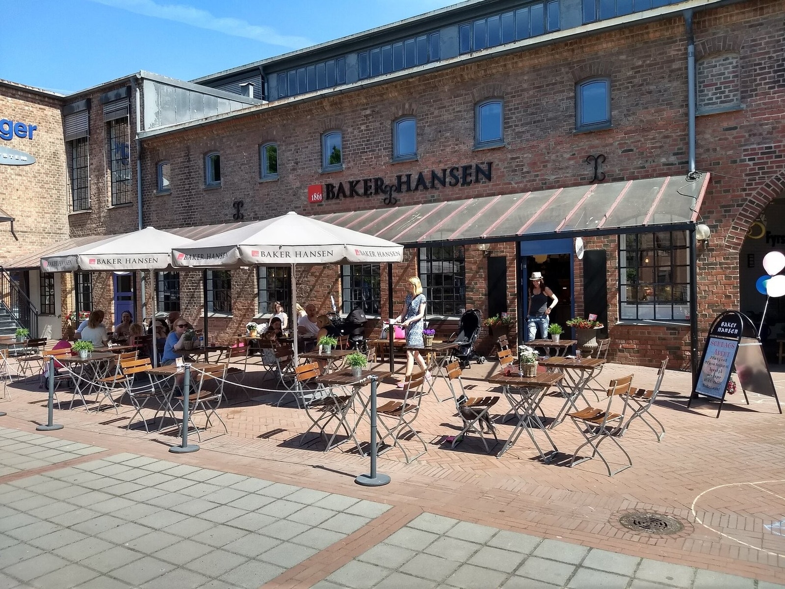 Baker Hansen i kort gåavstand fra boligen. Galleribilde