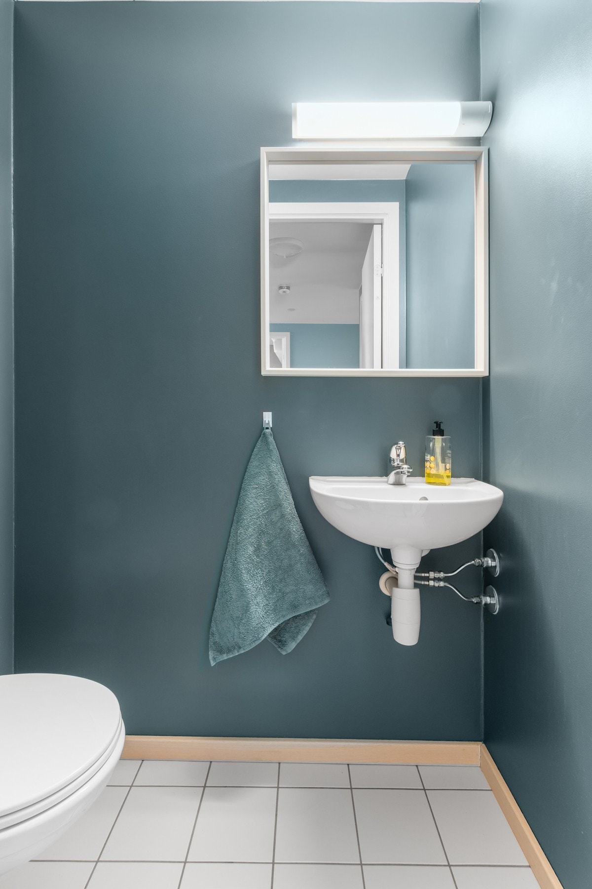 Leiligheten har i tillegg et gjestetoalett. Galleribilde