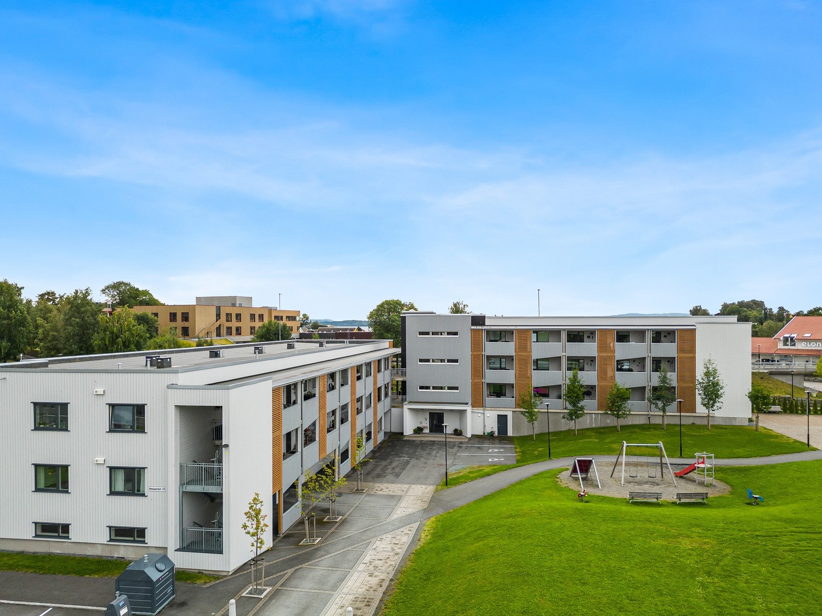 Fasadebildet - parkering i oppvarmet garasje. Galleribilde