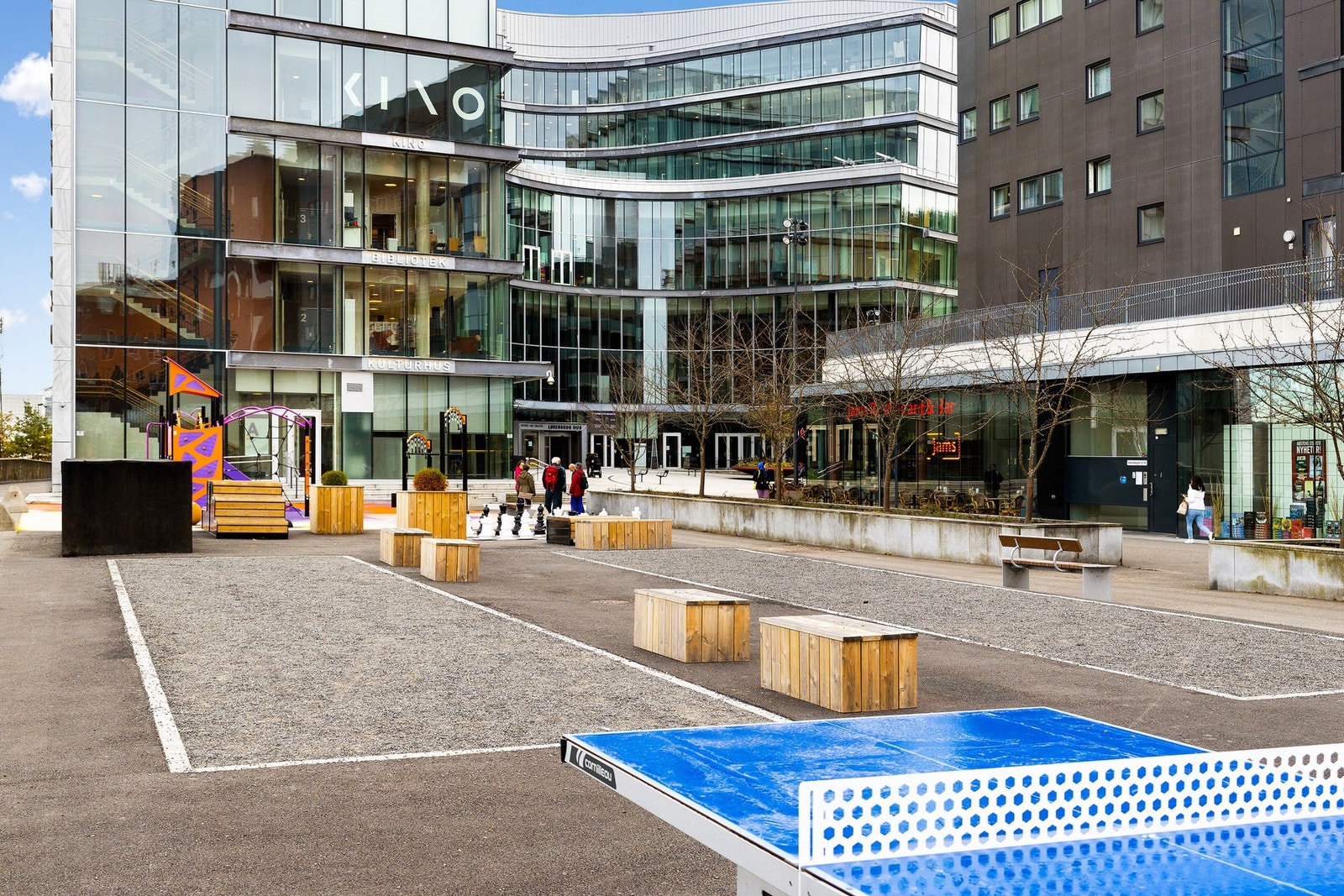 Området byr på mange hyggelige plasser for store og små Galleribilde