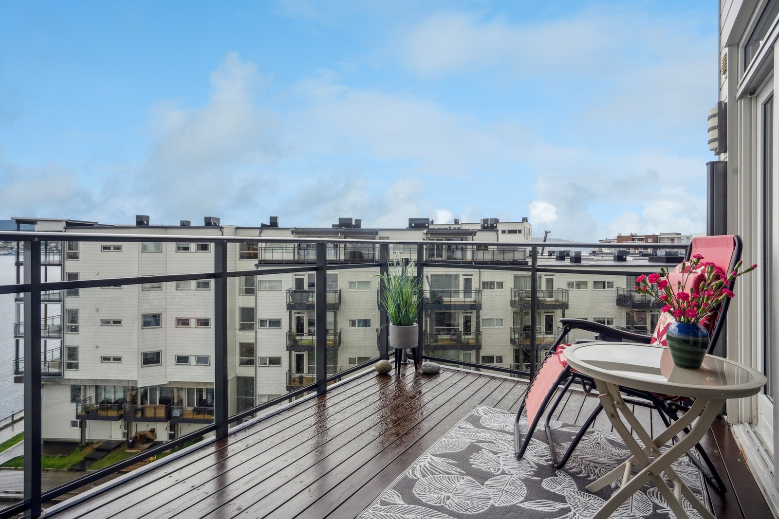 Stor balkong med flott utsikt Galleribilde