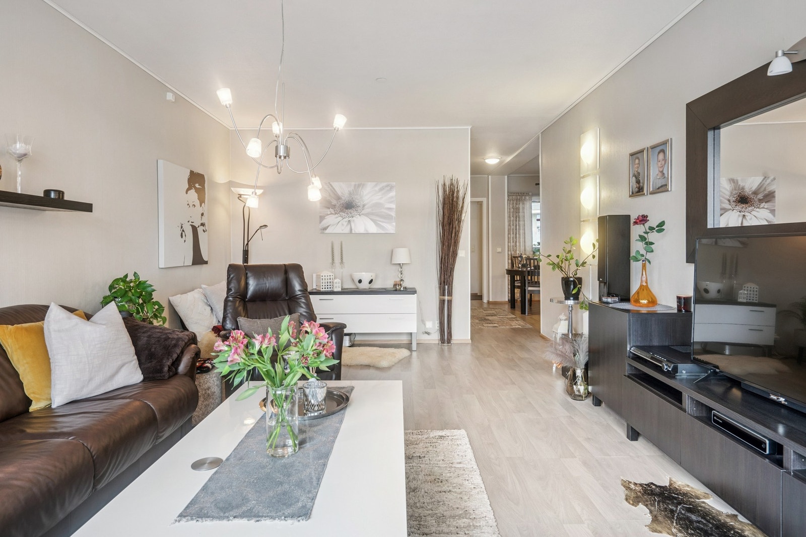 Vannbåren varme i alle rom med felles varmesentral for varmtvann og varme Galleribilde