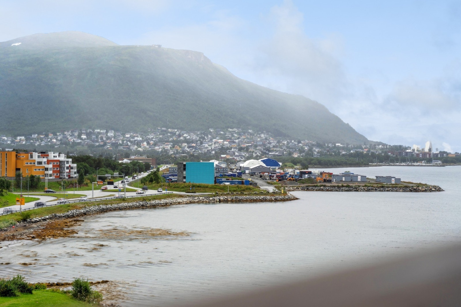 Det er kort vei til både matbutikker, treningssenter, bussholdeplass og barnehage Galleribilde