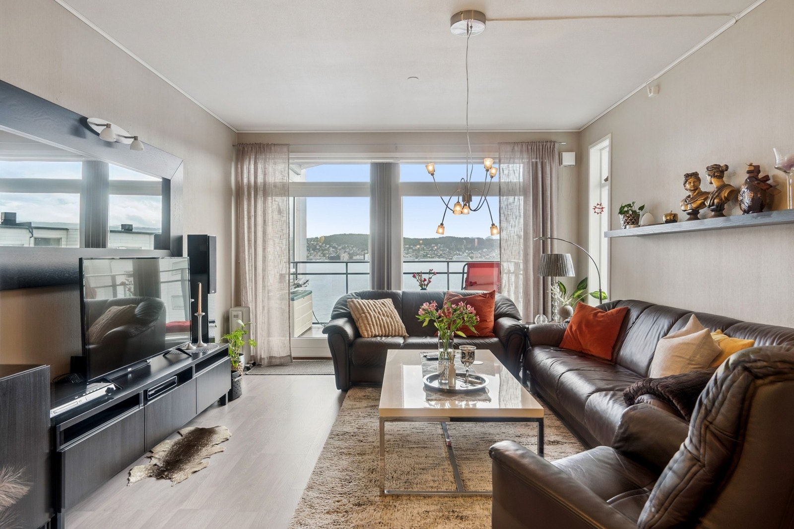 Stue med utgang til terrasse Galleribilde