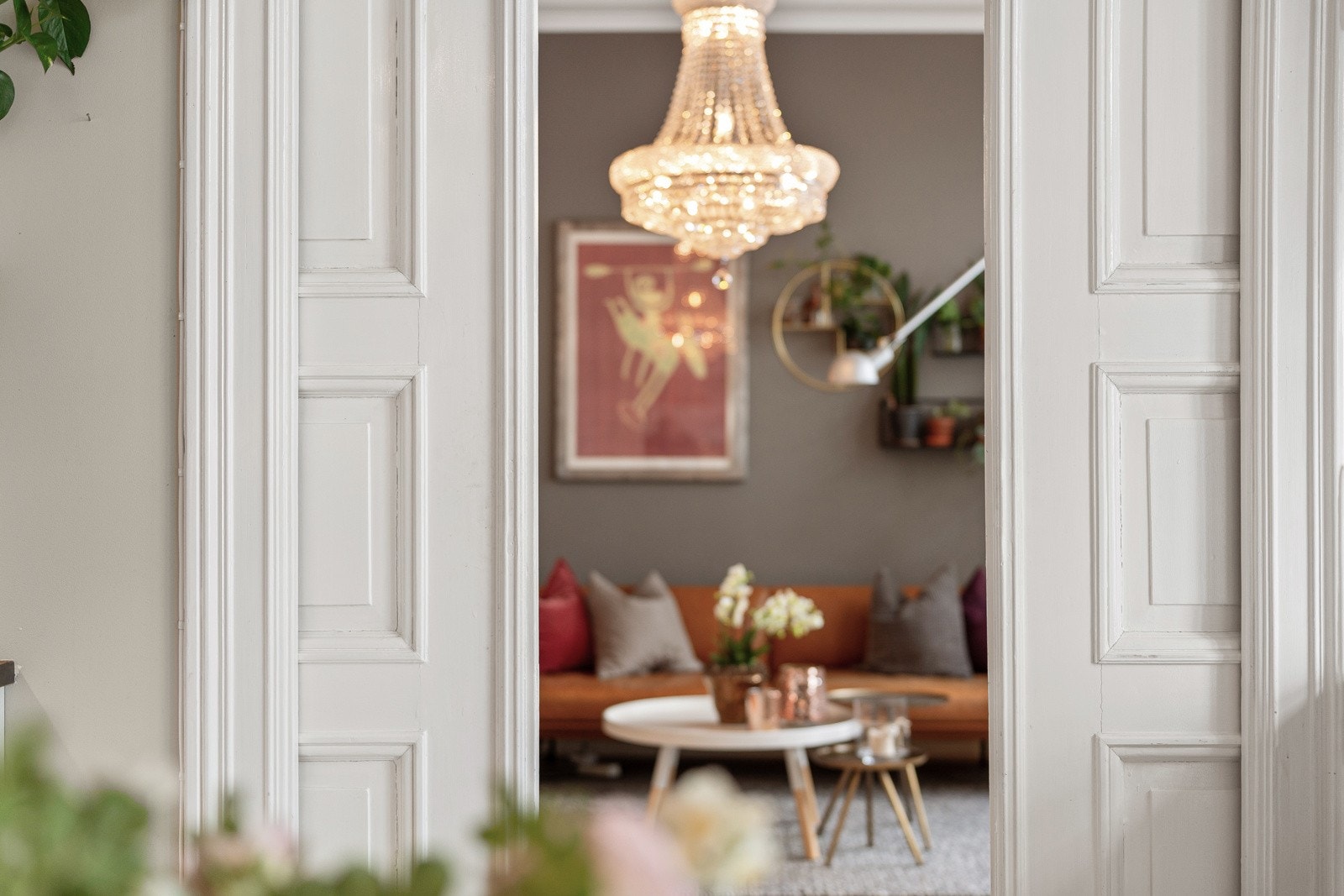 En flott og gjennomgående 5-roms leilighet i en ettertraktet enveiskjørt gate, med svært sentral beliggenhet ved slottsparken Galleribilde