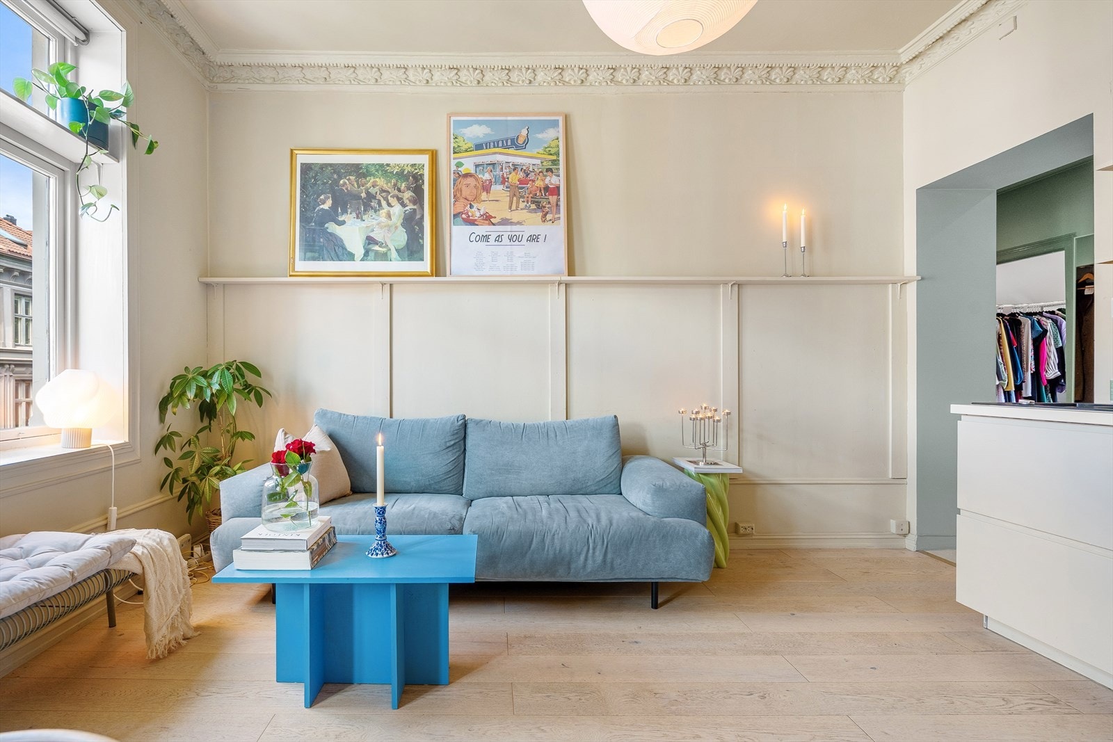 God atmosfære med lyse, varme farger og mye naturlig lysinnslipp. Galleribilde