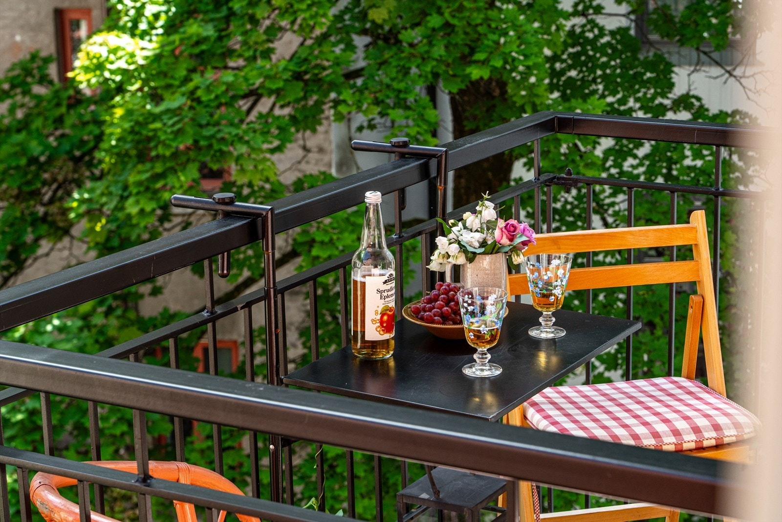 Grønne omgivelser. Galleribilde