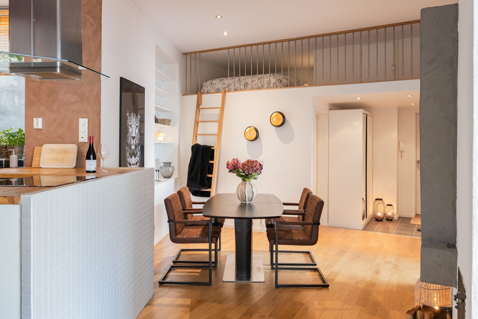 Spisestue/entre er på 21,5 kvm. Galleribilde