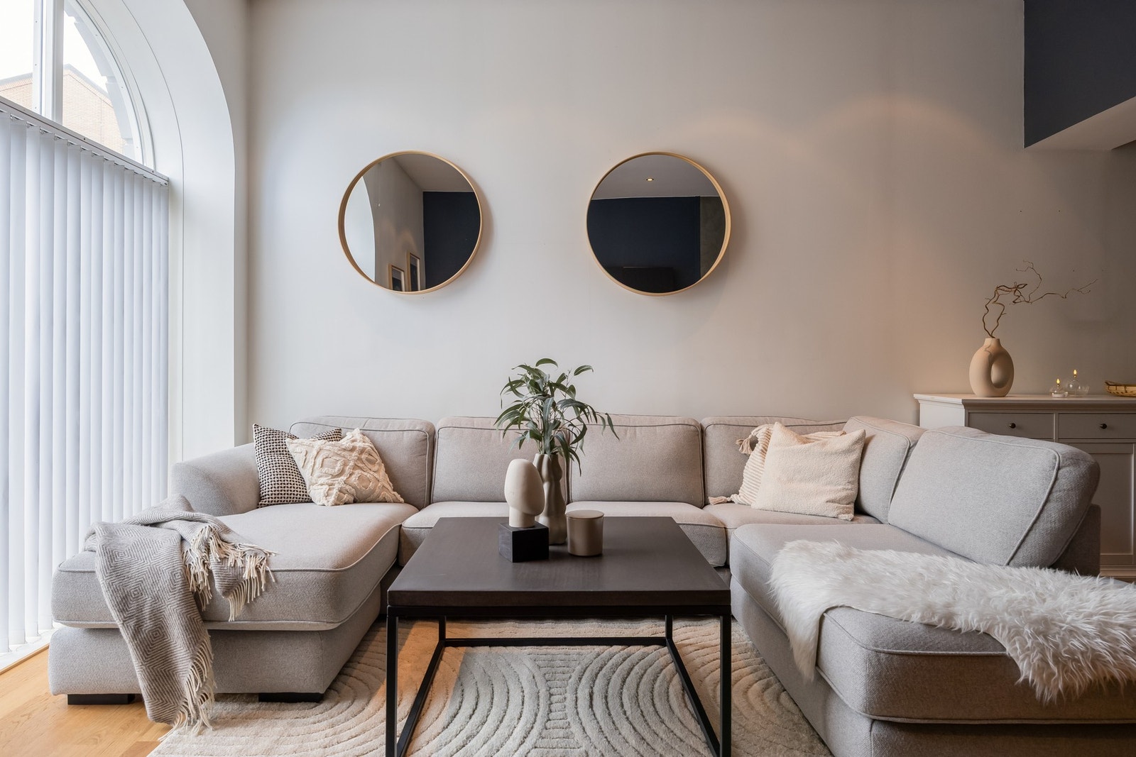 Takhøyden i stuen er på hele 315 cm. Galleribilde