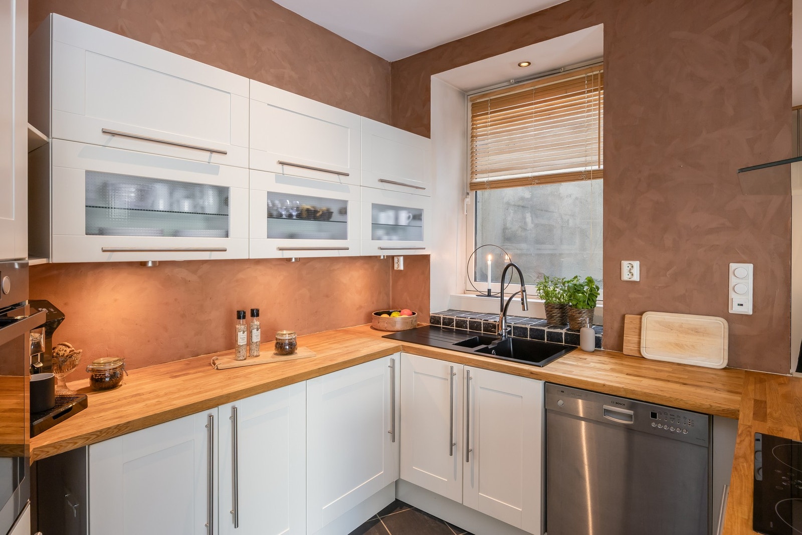 Takhøyden på selve kjøkkenet er 280 cm. Galleribilde