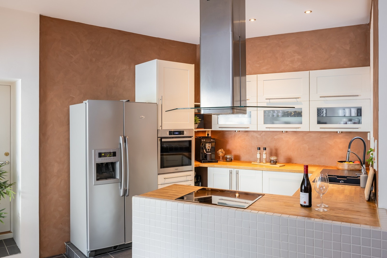 Integrerte hvitevarer medfølger handelen. Galleribilde