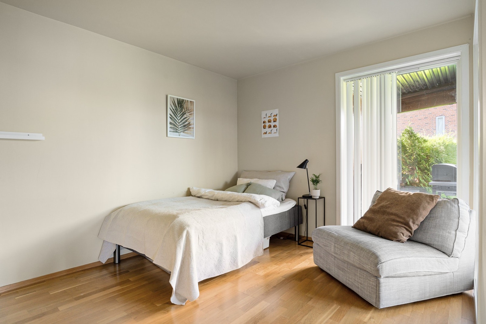 Soverom 2 har god plass til seng og annet øvrig møblement. Galleribilde