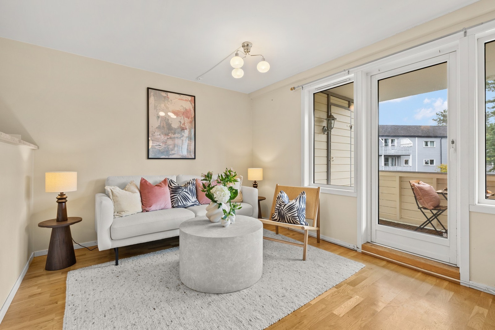 Leiligheten er malt i et behagelig og tidsriktig fargevalg. Galleribilde