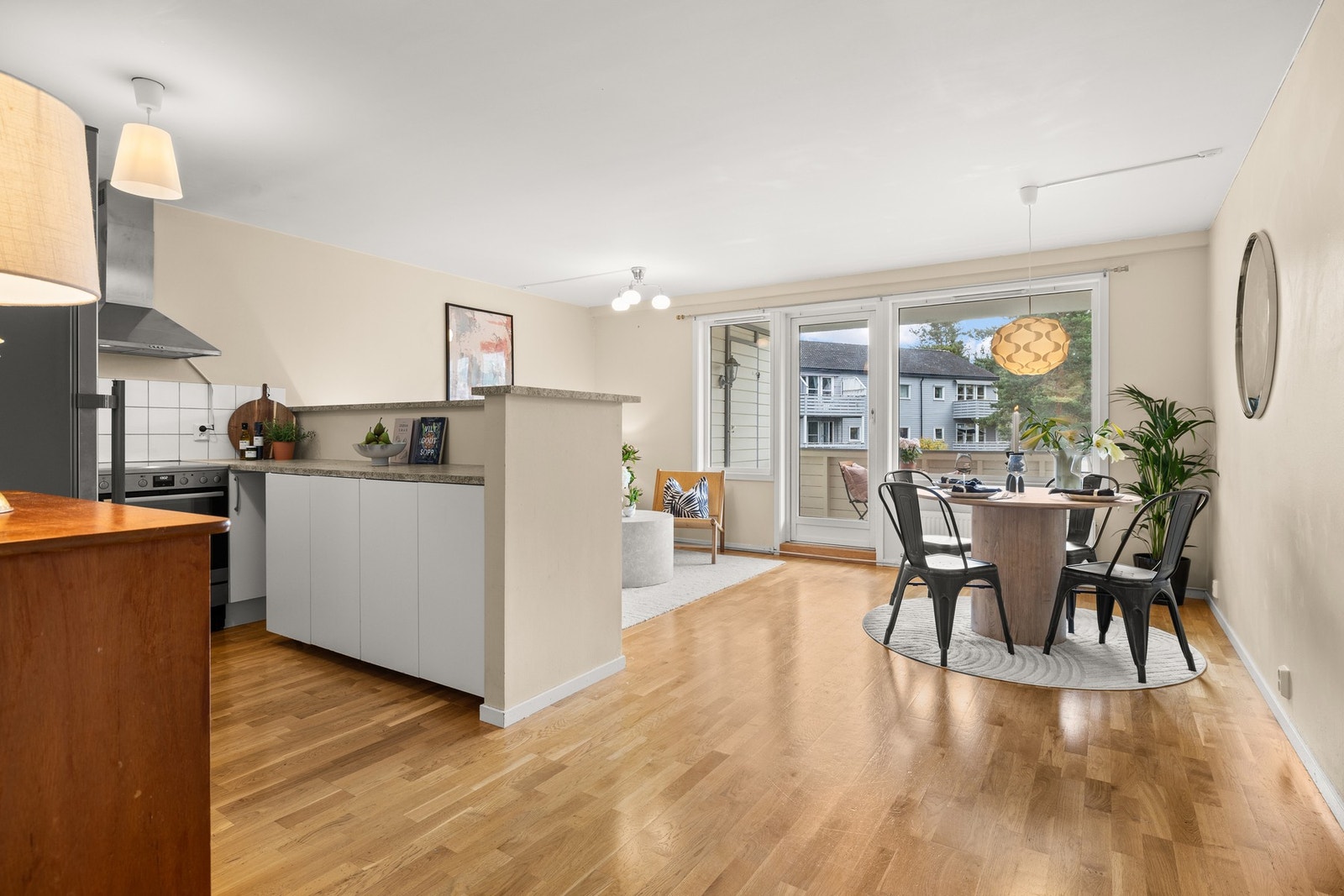 Varmtvann og fyring inkl. i de månedlige utgiftene. Lave strømkostnader. Galleribilde