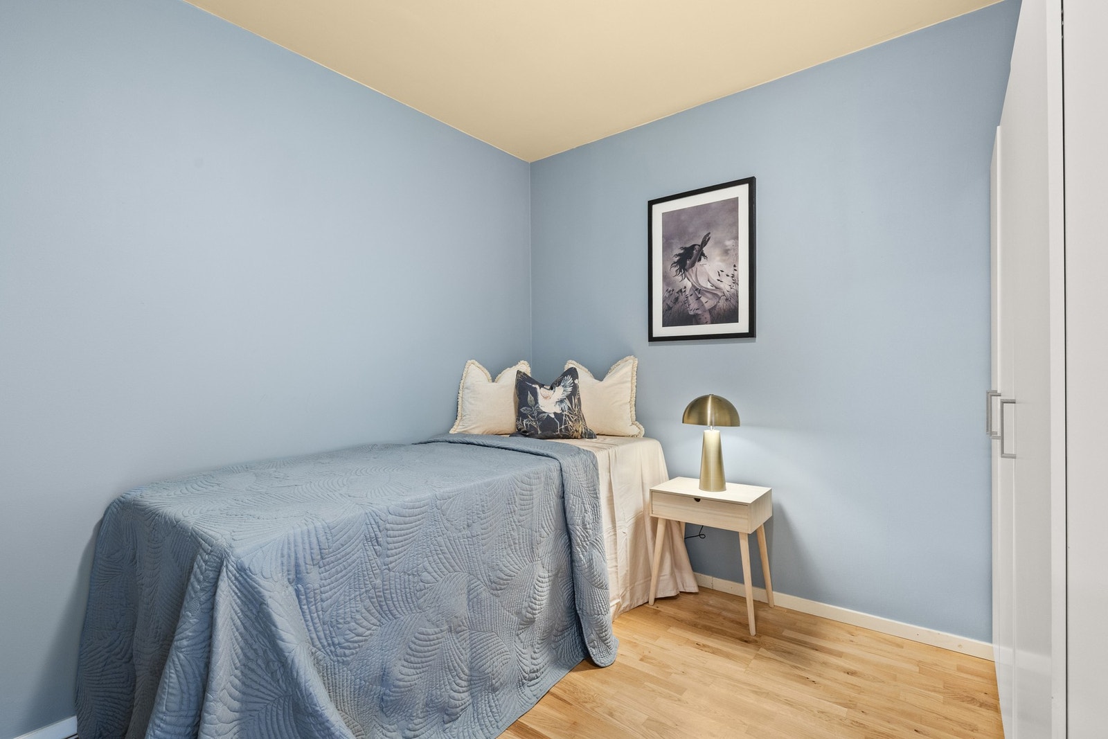 Praktisk, innredet rom som benyttes som alkove. Byggemeldt som bod. Galleribilde