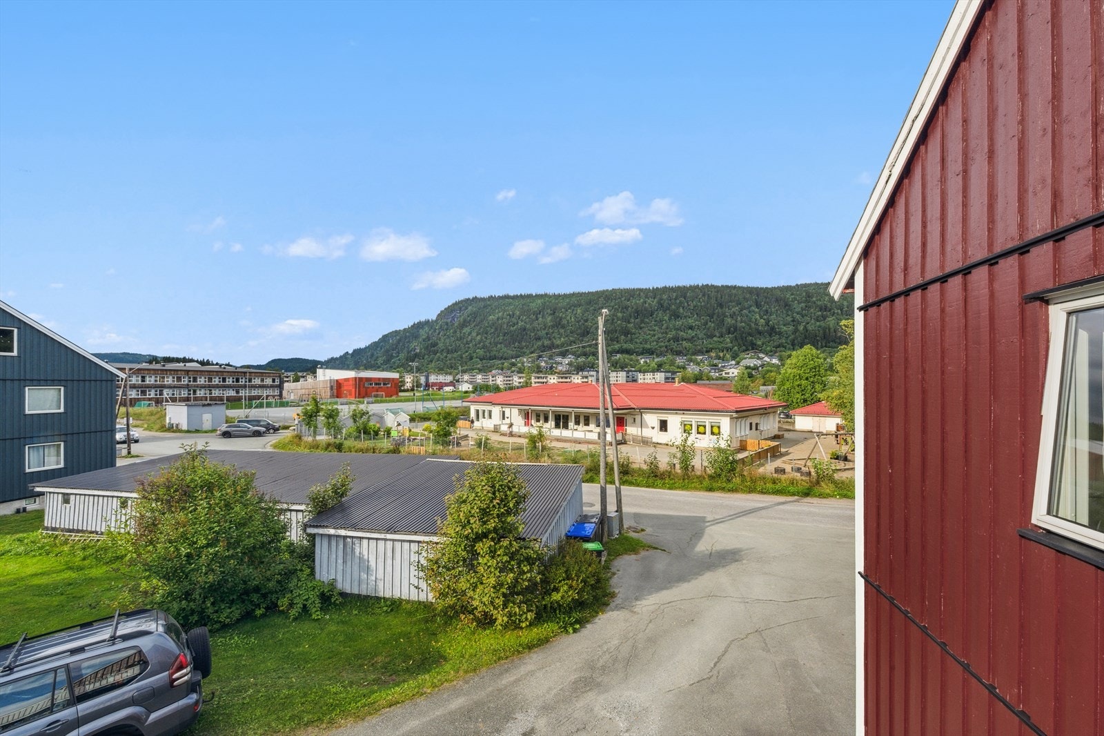Skole og barnehage i umiddelbar nærhet. Galleribilde