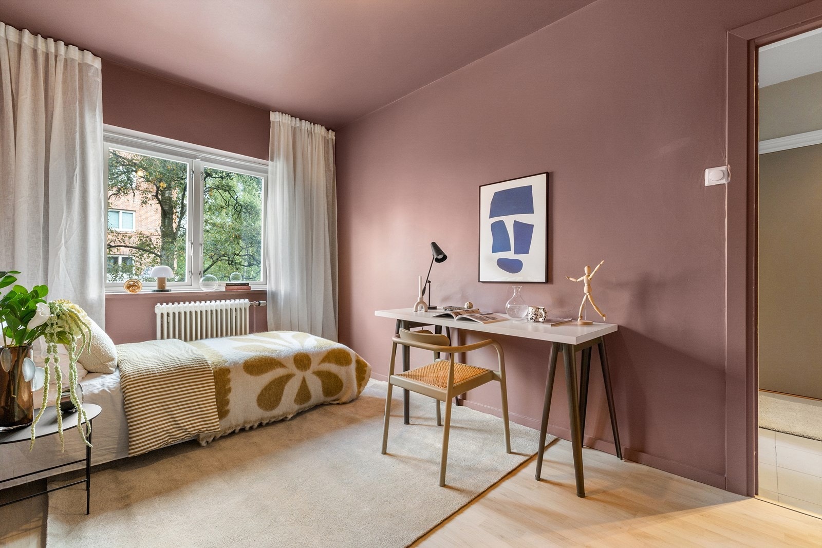 Det er mulig å innrede med seng og tilhørende nattbord. Galleribilde