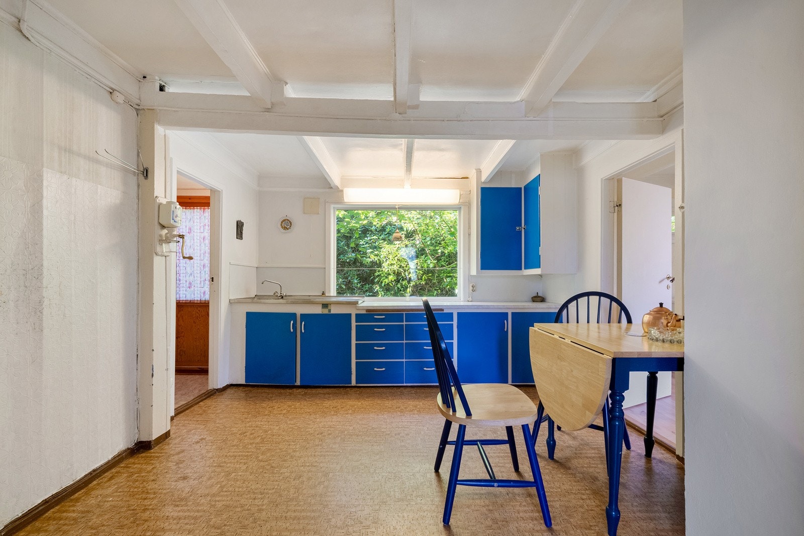 Fra gangen er det direkte adkomst til boligens kjøkken Galleribilde