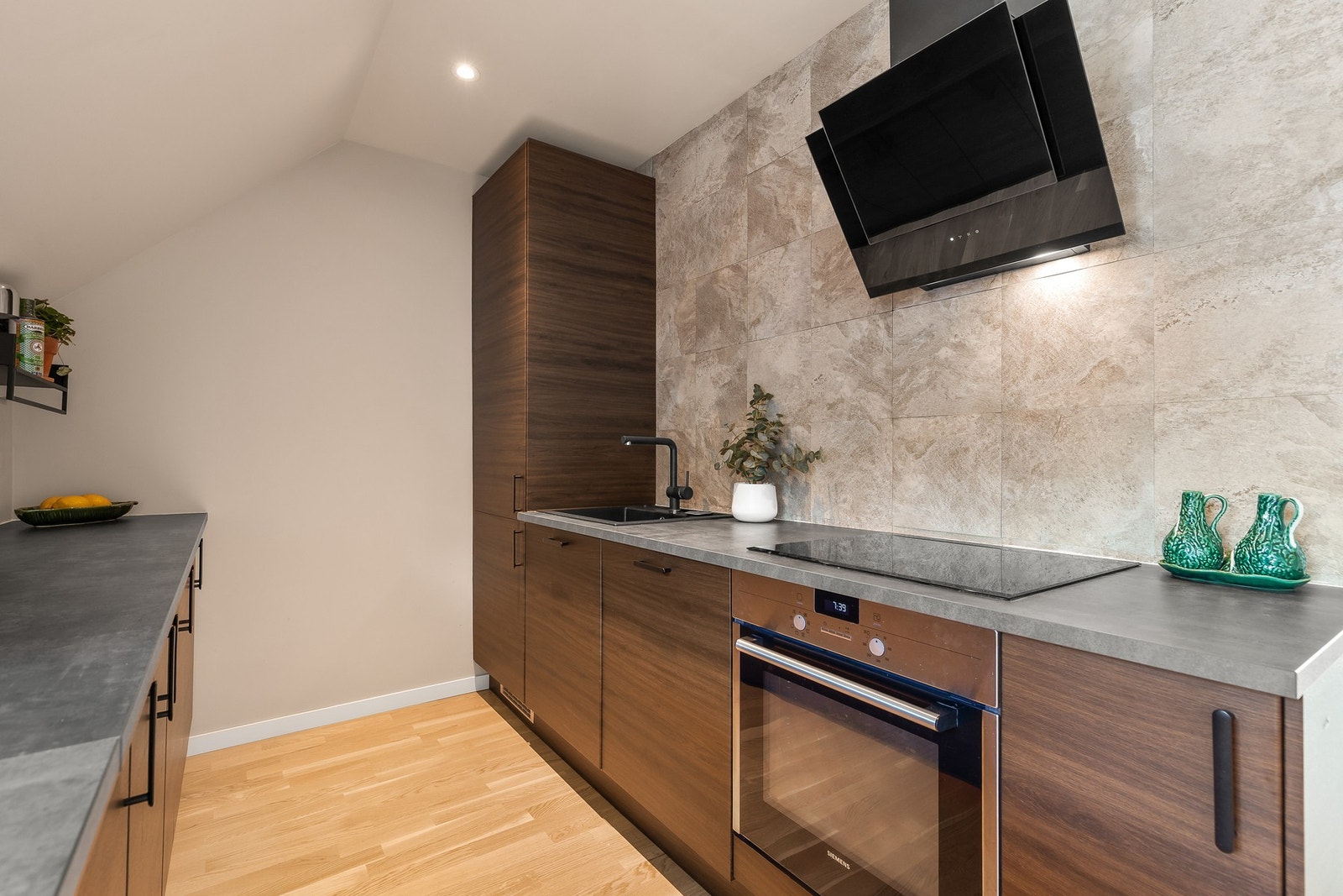 Det er også installert kjøkkenventilator med avtrekk ut Galleribilde