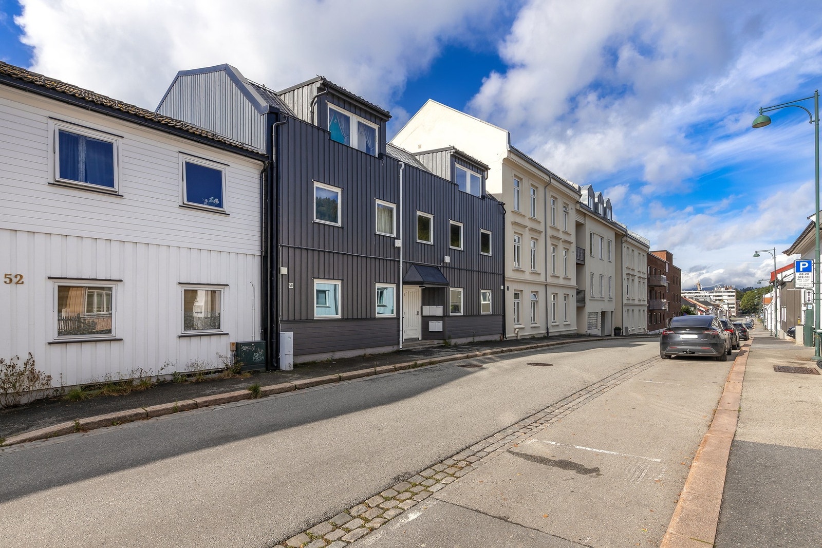 Boligen går over 2. og 3. etasje i et mindre leilighetsbygg, sentralt beliggende på Bragernes Galleribilde