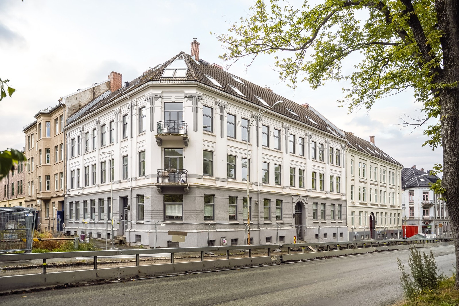 PrivatMegleren presenterer en lettstelt og praktisk leilighet med sentral beliggenhet i Trondheim. Galleribilde