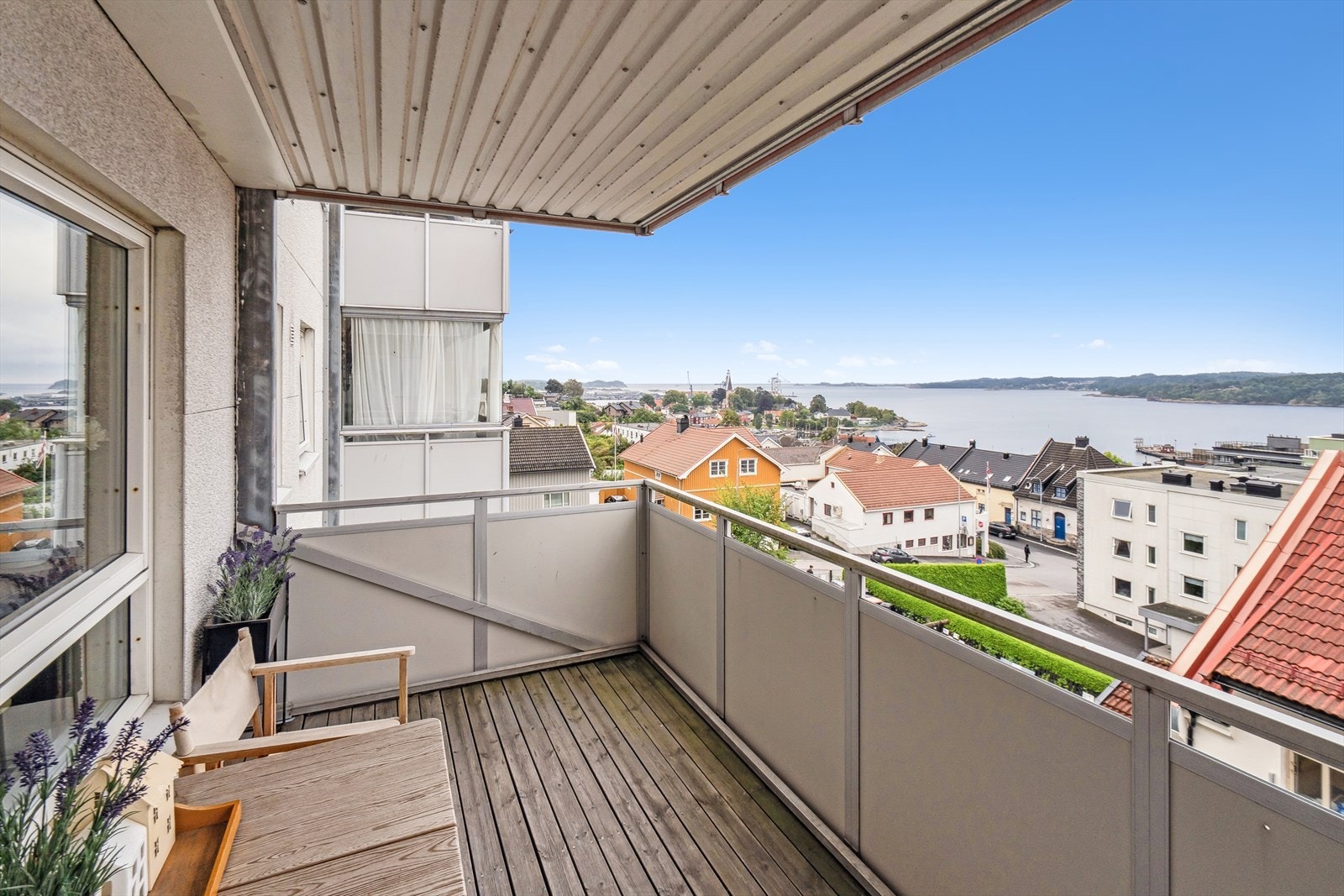 Herlig overbygget veranda med nydelig utsikt. Galleribilde