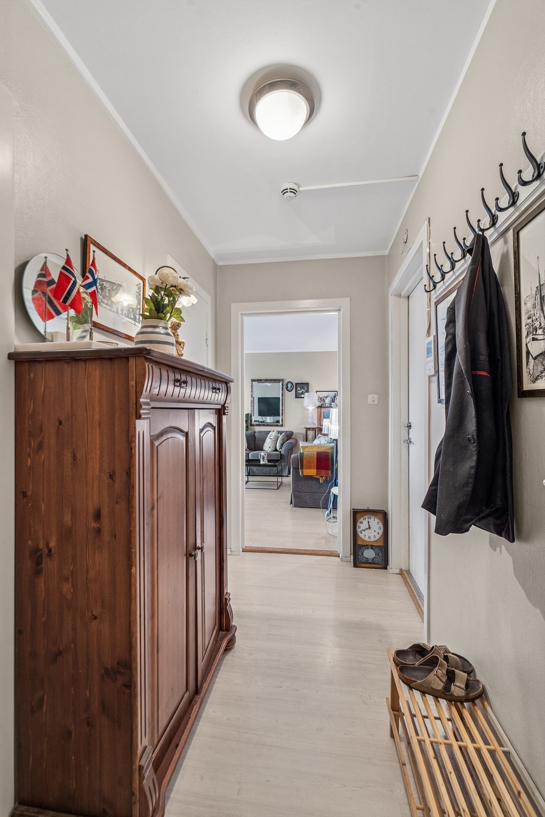 Entrè med plass til yttertøy og sko. Galleribilde