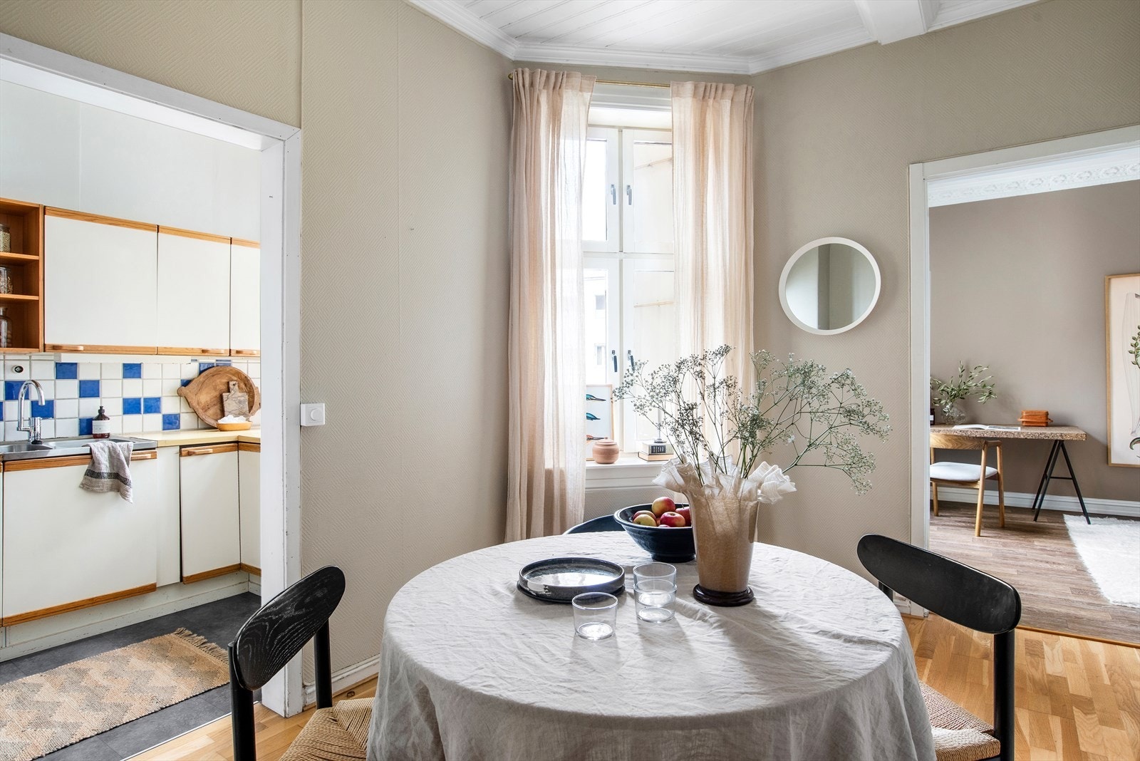 Her er det god plass til romslig spisebord. Galleribilde