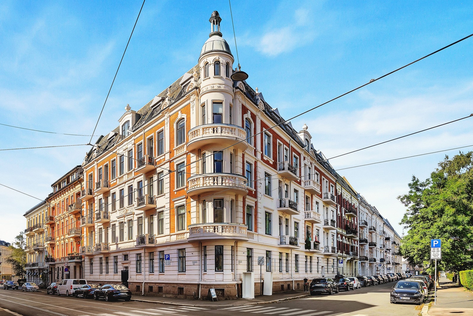 Hele leiligheten vender ut mot Balders gate, ca. 50 meter inn fra Frognerveien. Dette gjør at man unngår trafikkstøy. Galleribilde