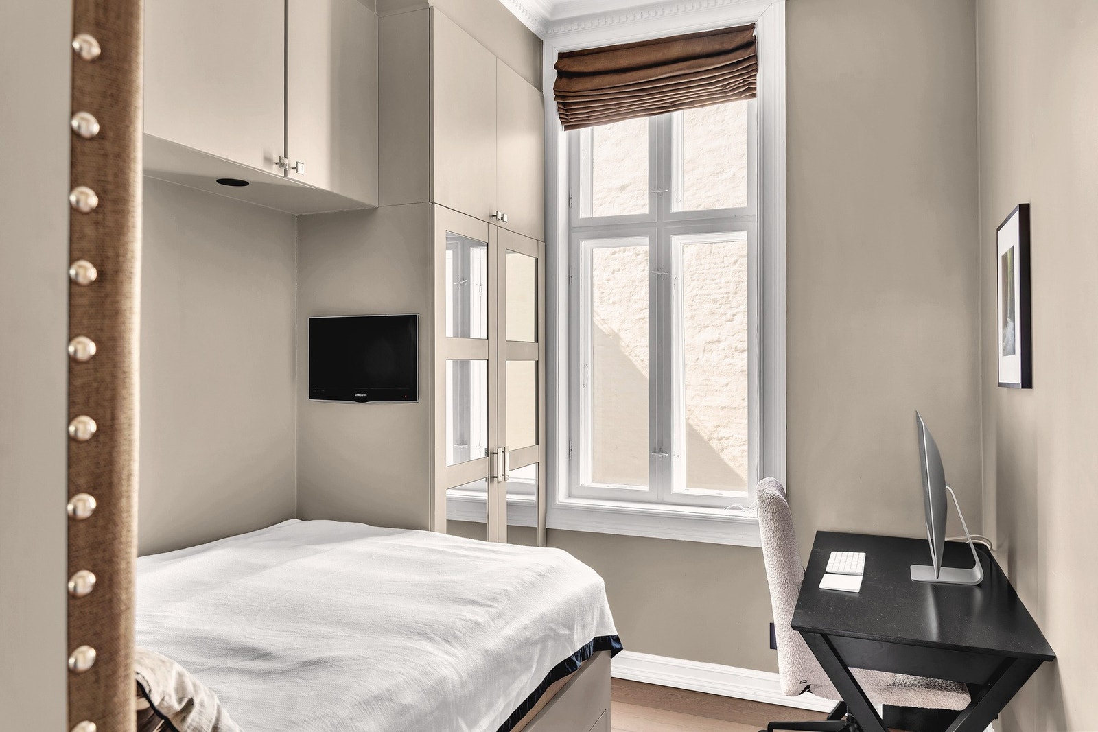 Rommet kan enkelt innredes som barnerom, gjesterom eller et praktisk hjemmekontor. Galleribilde