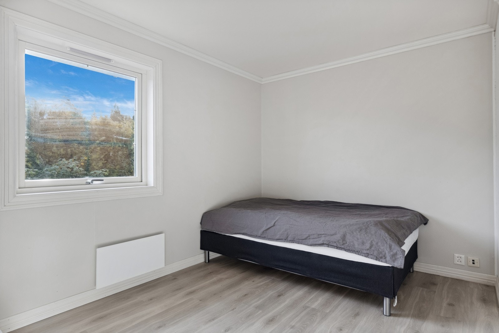 Dette soverommet har enstavs laminat fra nyere tid. Galleribilde