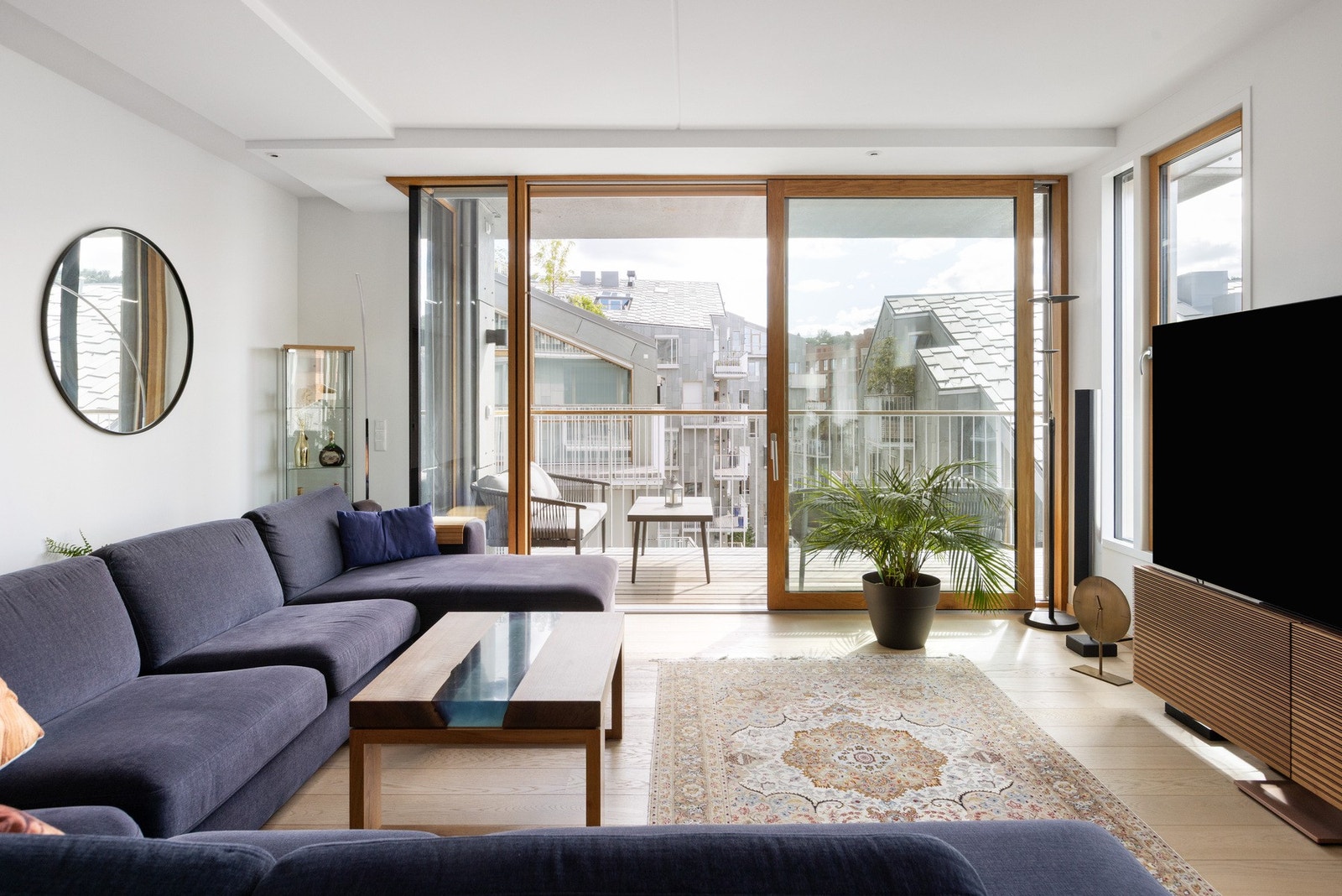 Lys stue med god møbleringsfrihet. Galleribilde