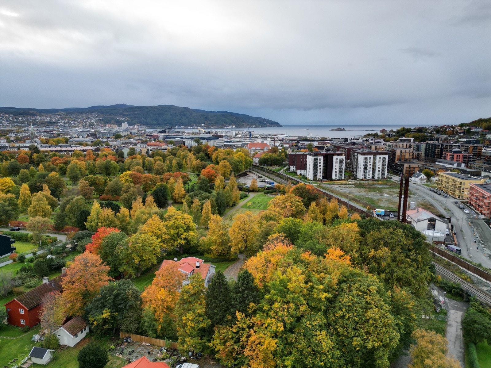Lademoen er et svært attraktivt boområde med kort avstand inn til sentrumskjernen og et rikt utvalg av servicetilbud, dagligvarebutikker, kollektivtransport, skoler og barnehager like ved. Galleribilde