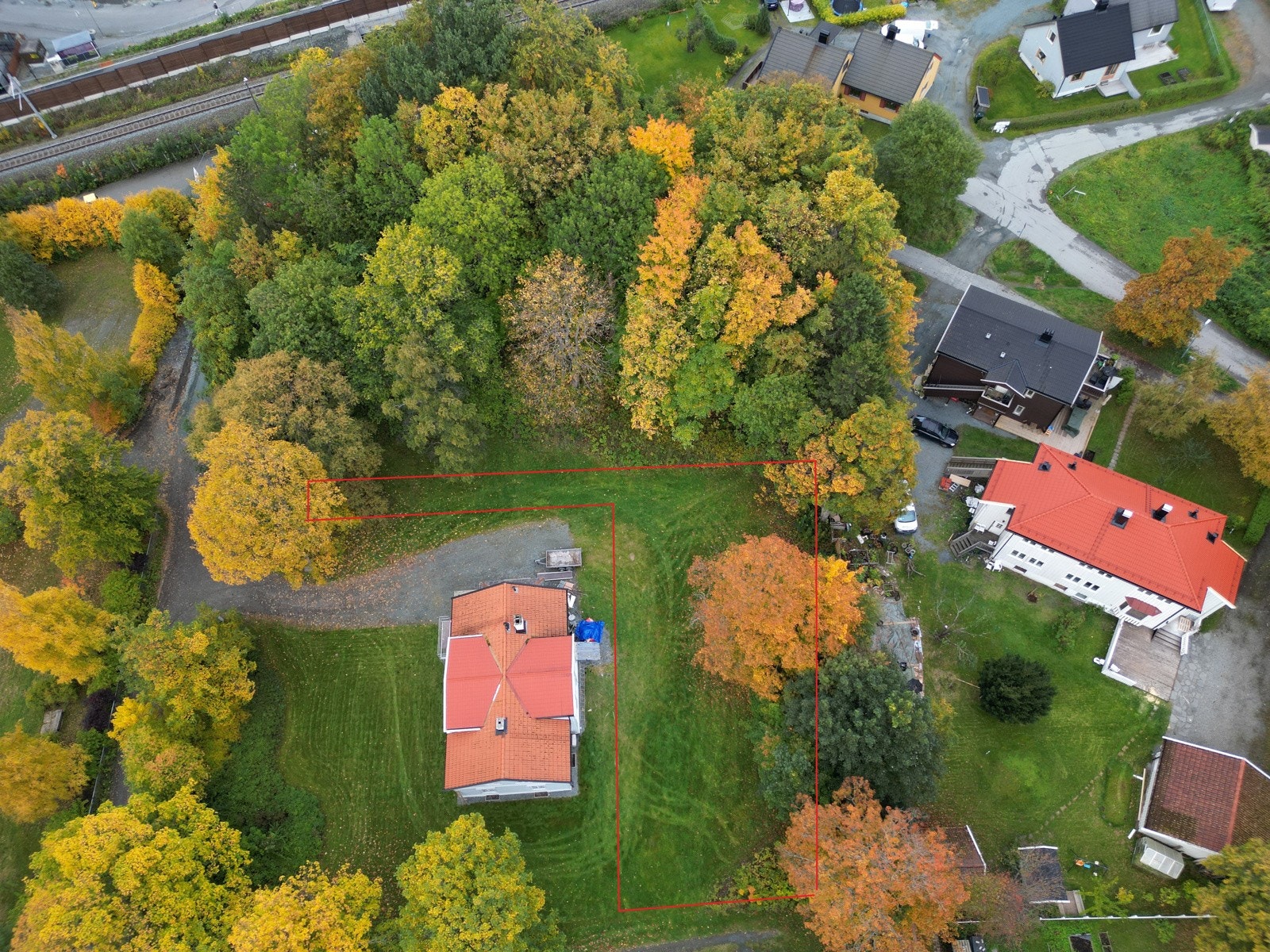 Proaktiv Eiendomsmegling ved Eirik Døsen har gleden av å presentere Thomas Hirsch gate 21! En flott boligtomt på 831 kvm beliggende på attraktive Lademoen. Galleribilde