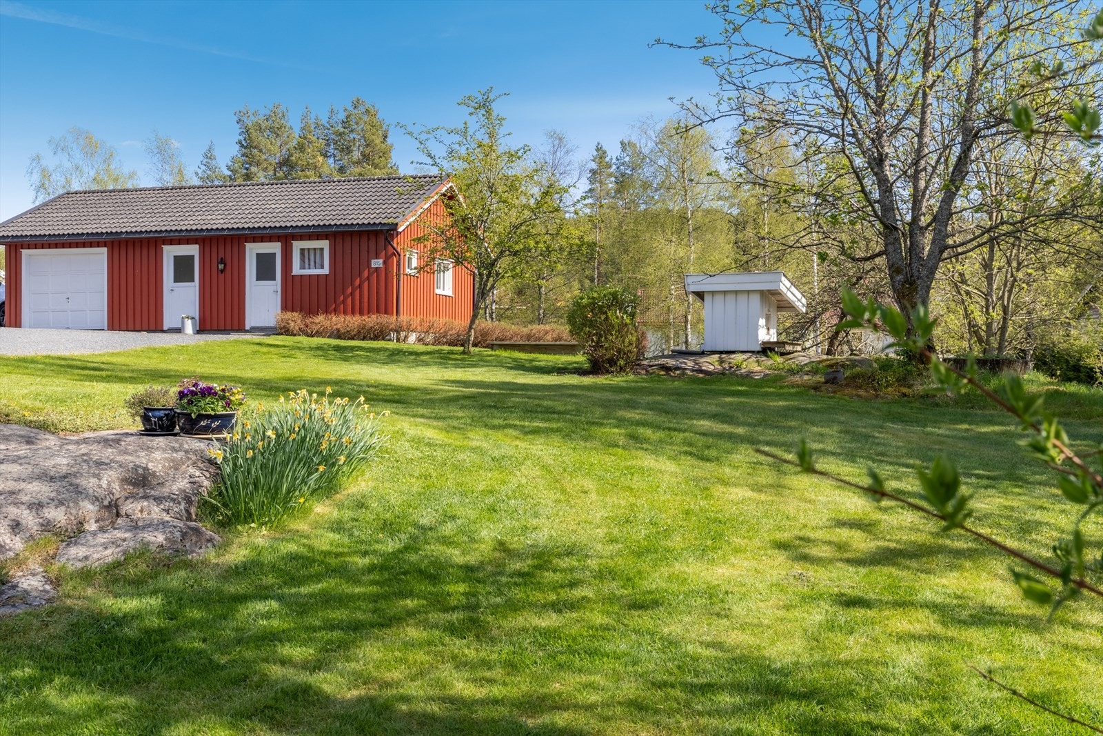 Parkering i garasje/uthus og på egen tomt Galleribilde