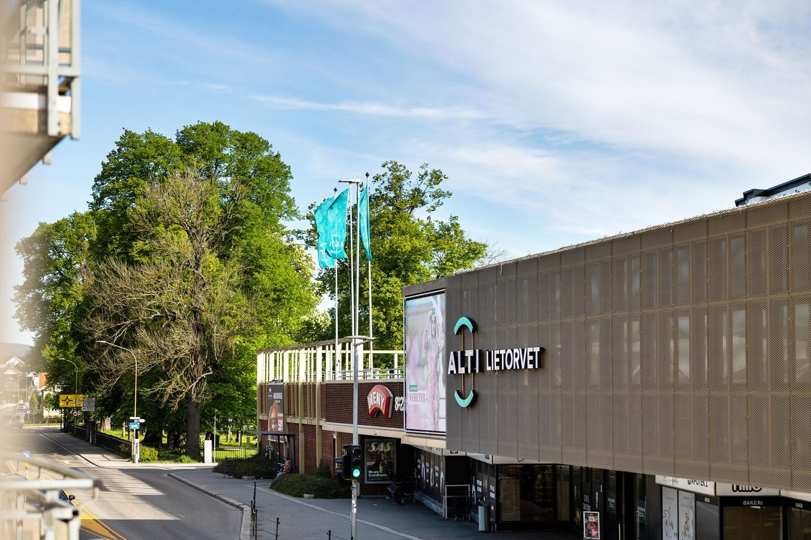 Over veien ligger Alti Lietorvet med flere gode butikker og spisesteder Galleribilde