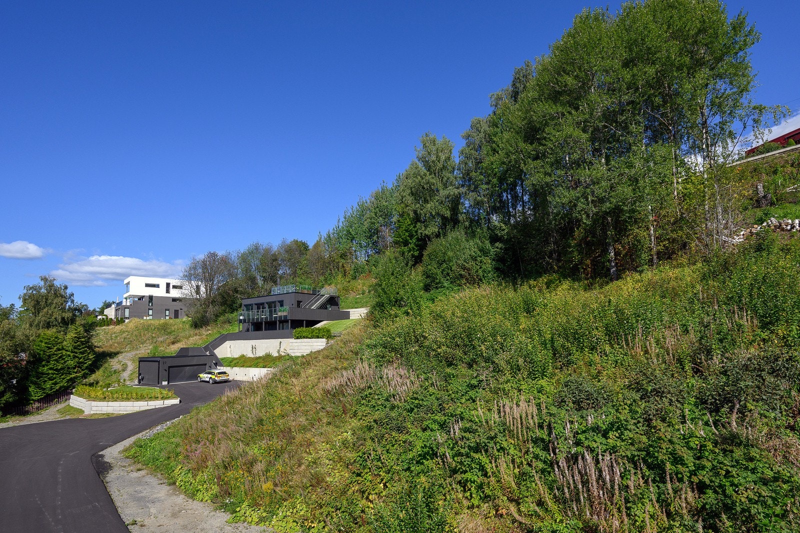 Det er adkomst via asfaltert vei. Galleribilde