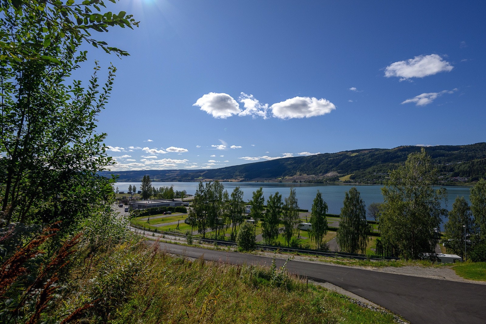 Området er godt tilrettelagt med gang- og sykkelveier, og har enkel tilgang til Lillehammer sentrum og omkringliggende områder. Galleribilde