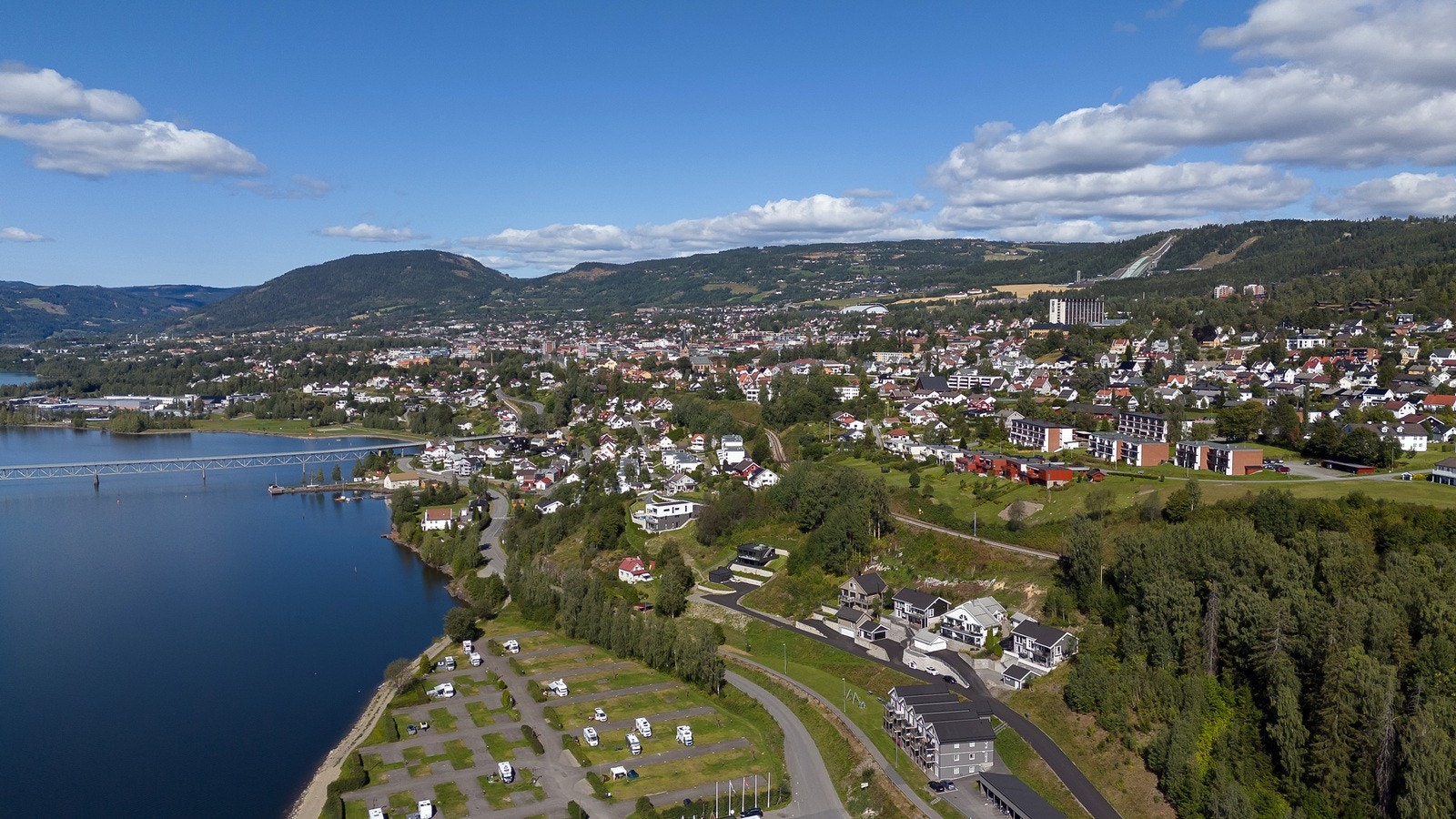 Lillehammer sentrum er kjent for sin sjarmerende gågate, og du har kort vei til både shopping og naturopplevelser. Galleribilde