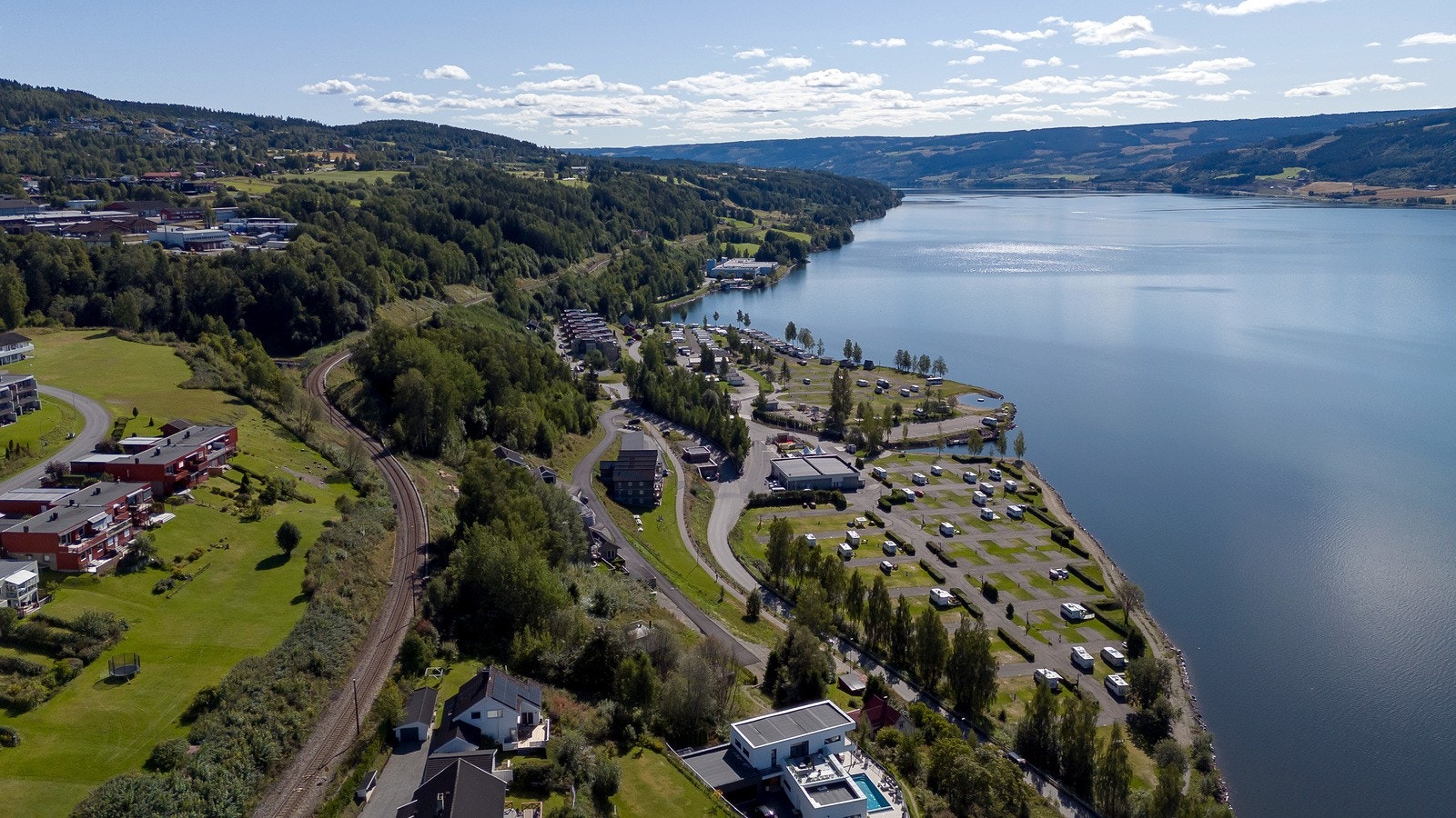 Med tog og vei knyttes Lillehammer tett til Gjøvik, Hamar og Brumunddal. Galleribilde