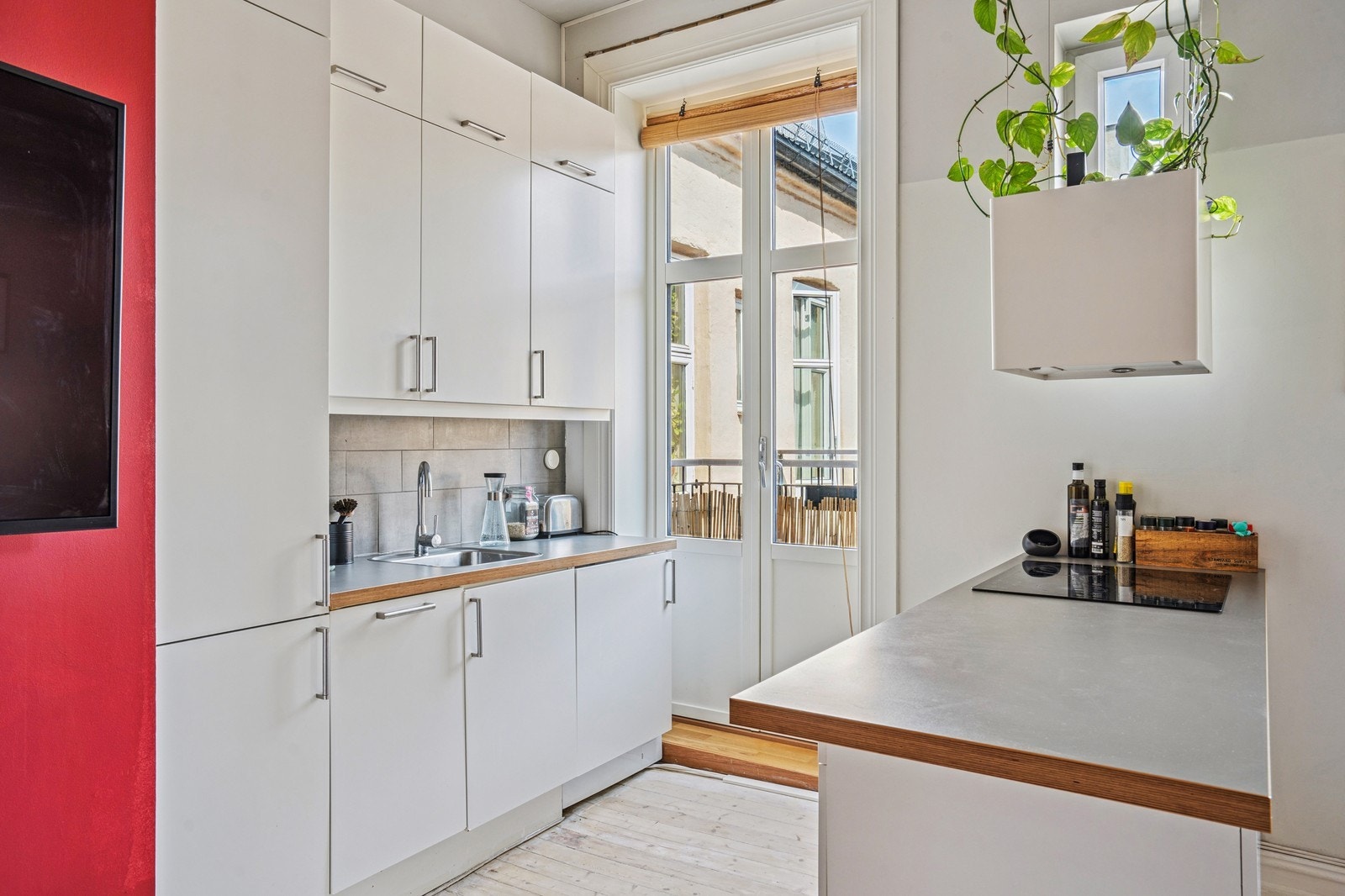 Kjøkken med kjøkkenøy Galleribilde