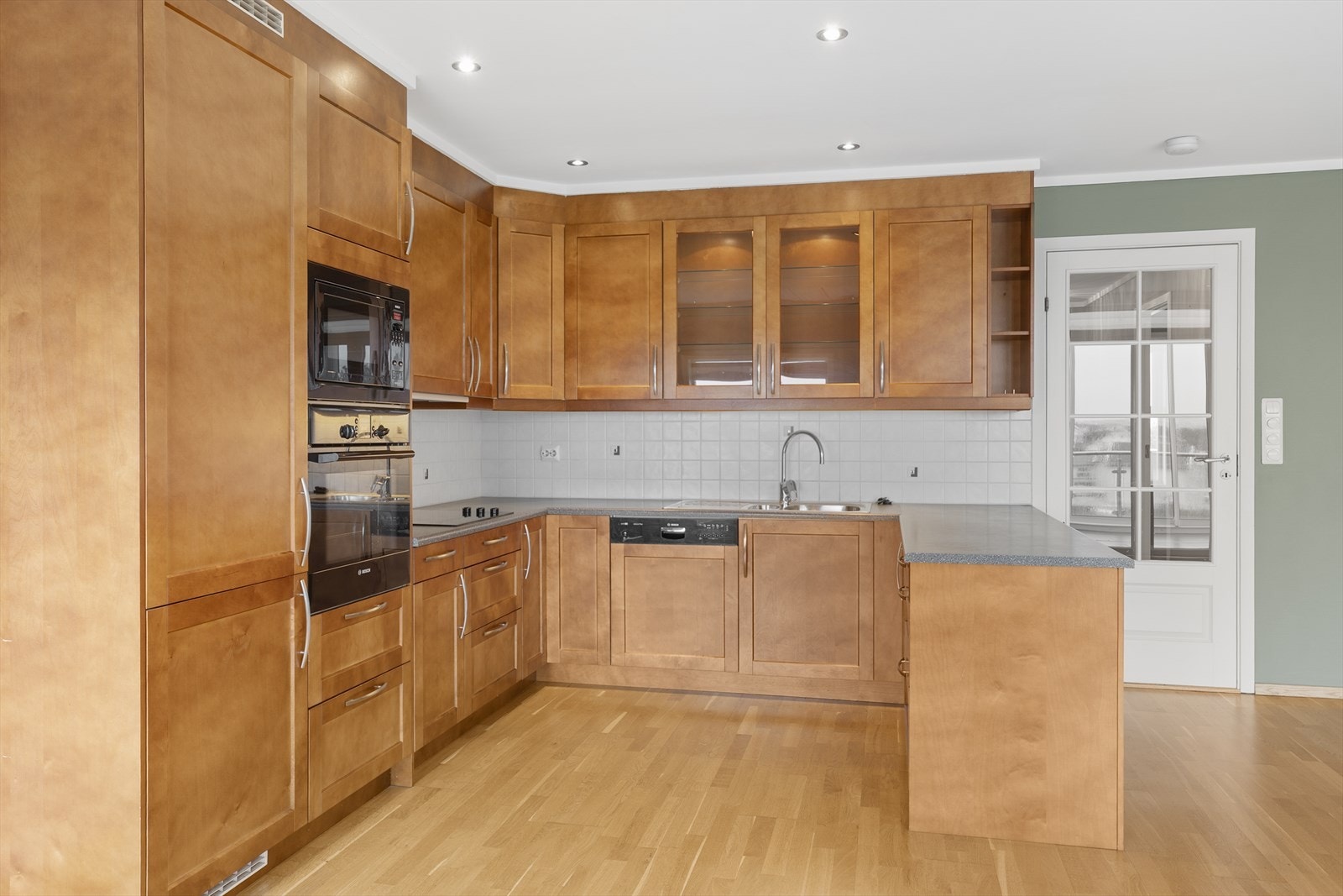 Ved bygging så ble kjøkken og bad påkostet ut fra standard leveranse Galleribilde