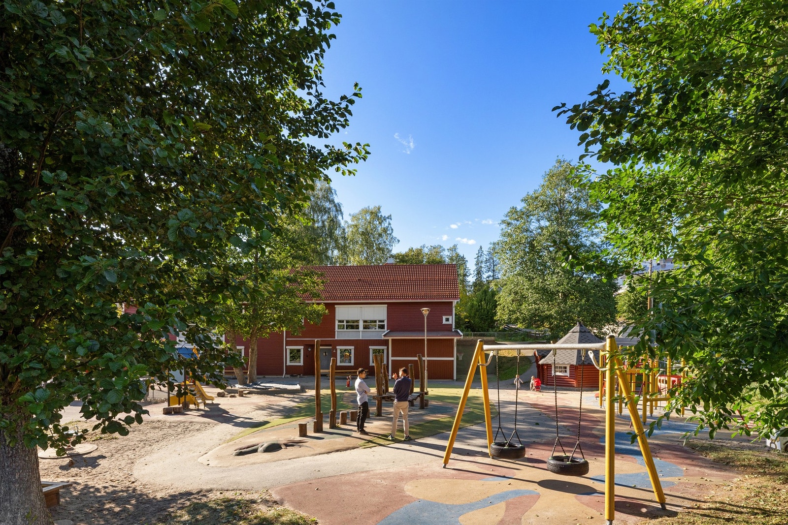 Kort vei til alt av barnehager, skoler, offentlig kommunikasjon og idrettsplasser Galleribilde