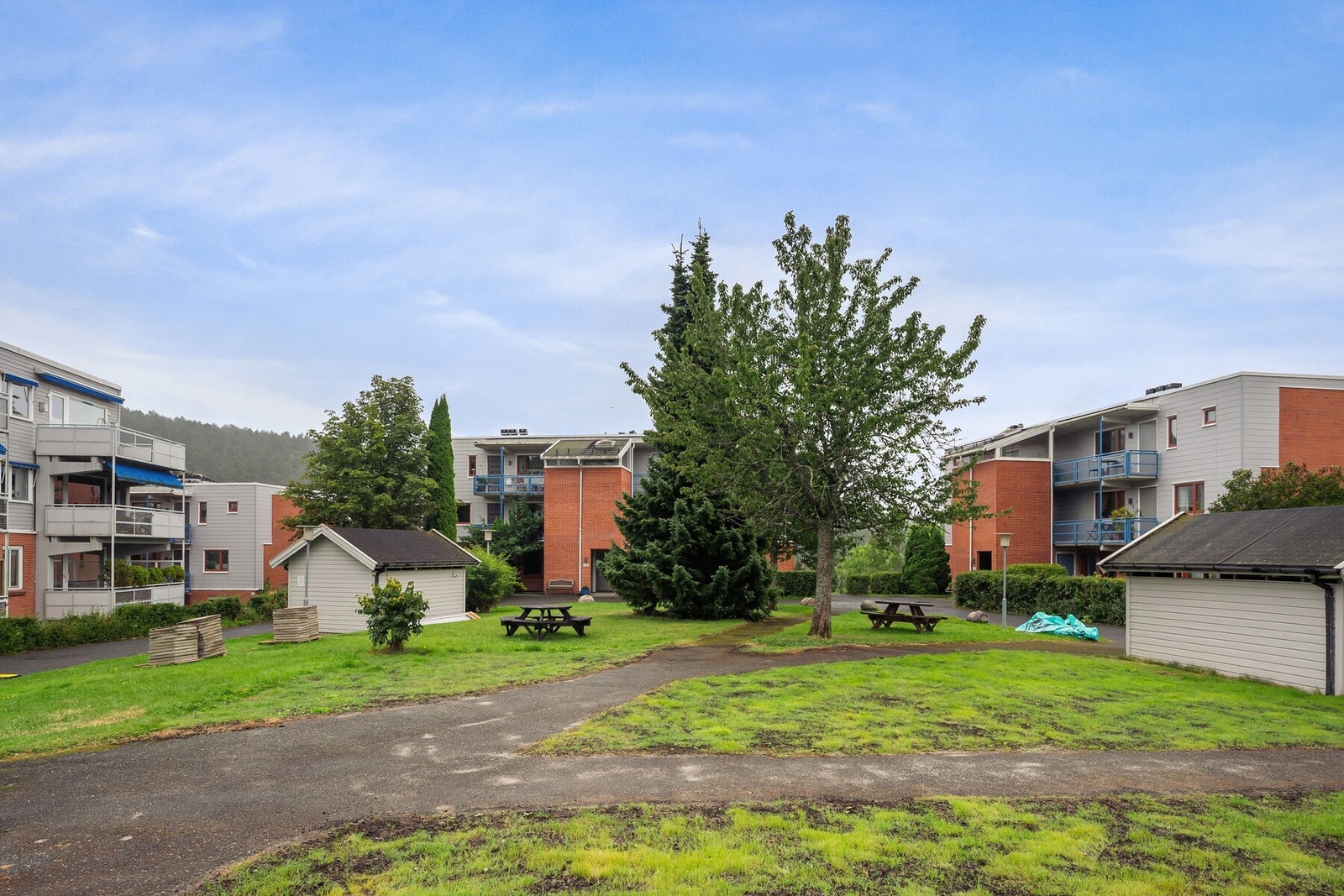 Boligen har en ideell beliggenhet med kort avstand til et bredt utvalg av fasiliteter og servicetilbud. Galleribilde