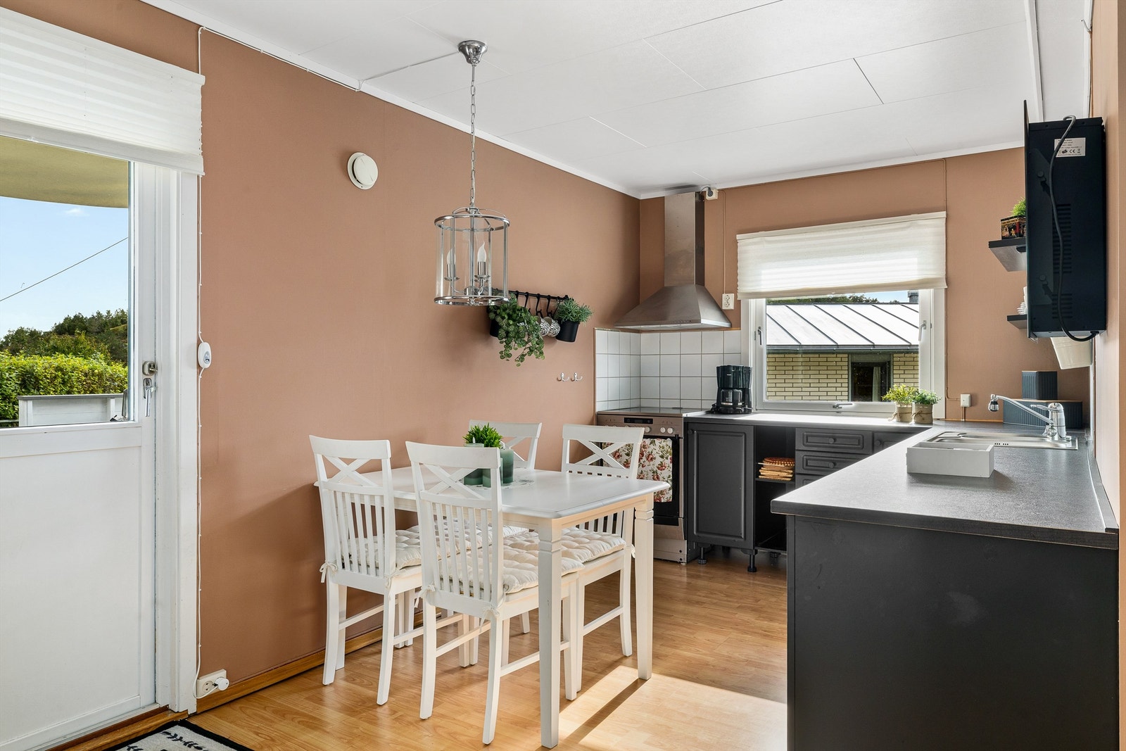 HARMONI - Fargevalget harmonerer og gir en følelse av dempet ro. Galleribilde